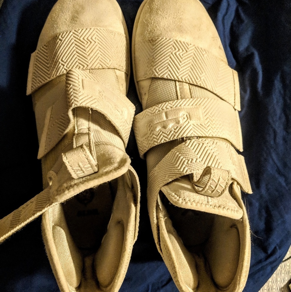 Lebron james nike basketball shoes